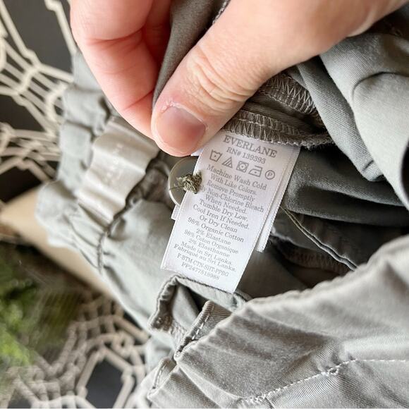 🌿3/$35 SALE🌿 Everlane Paperbag Pant in Dried Thyme Sz S - Picture 7 of 7